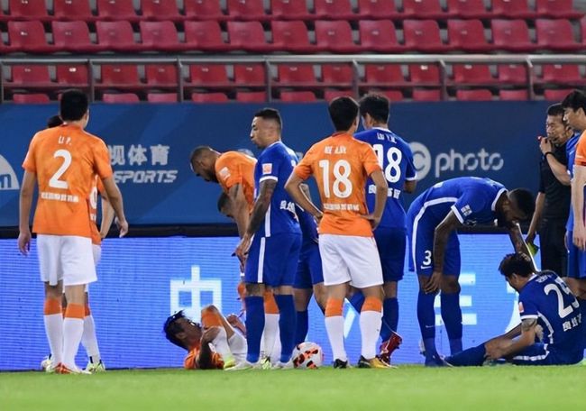 DAZN指出，赛后穆里尼奥、所有罗马球员和工作人员拒绝接受媒体的采访，其中穆帅走过媒体区，向佛罗伦萨主帅伊塔利亚诺致意后离开。